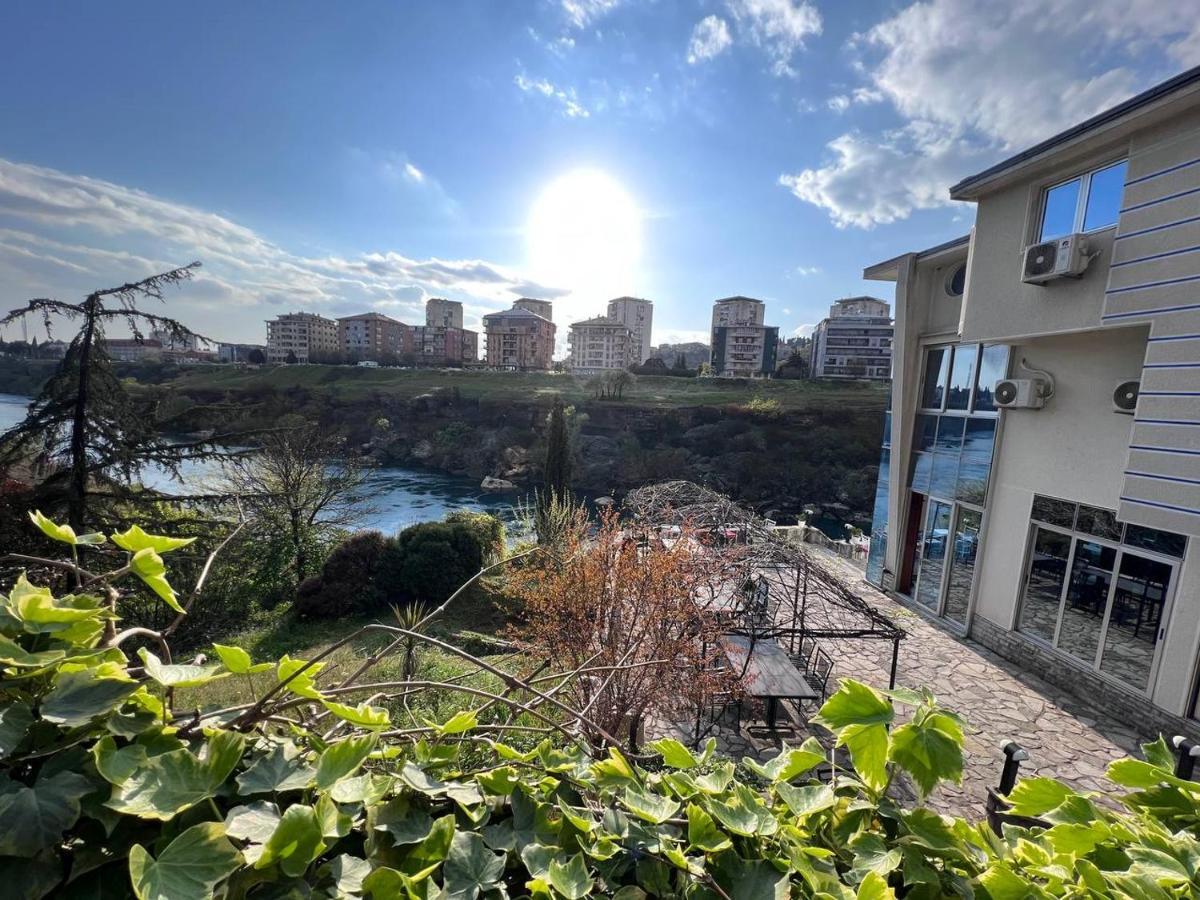 Hotel Ambasador Podgorica Bagian luar foto