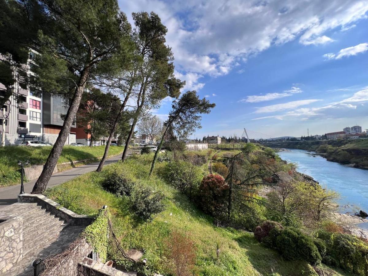 Hotel Ambasador Podgorica Bagian luar foto