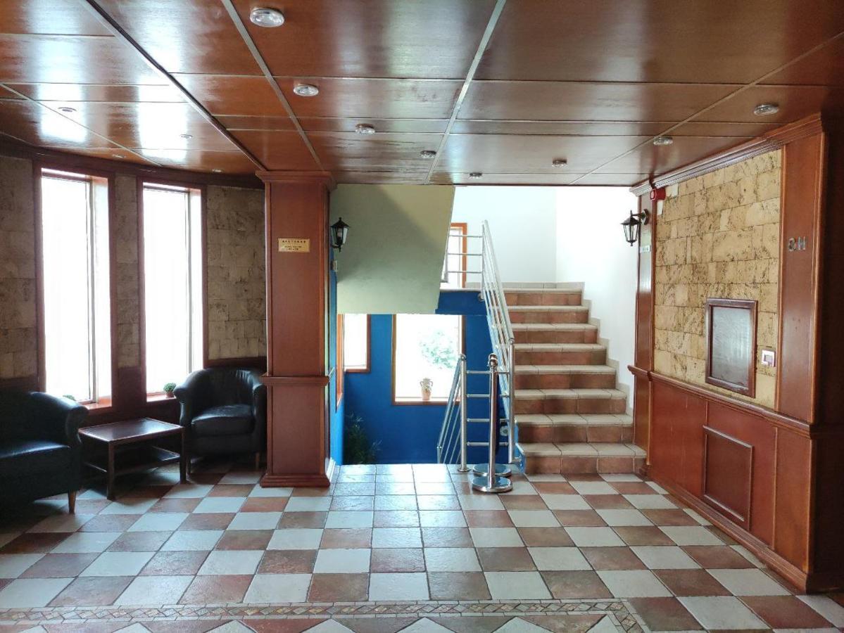 Hotel Ambasador Podgorica Bagian luar foto