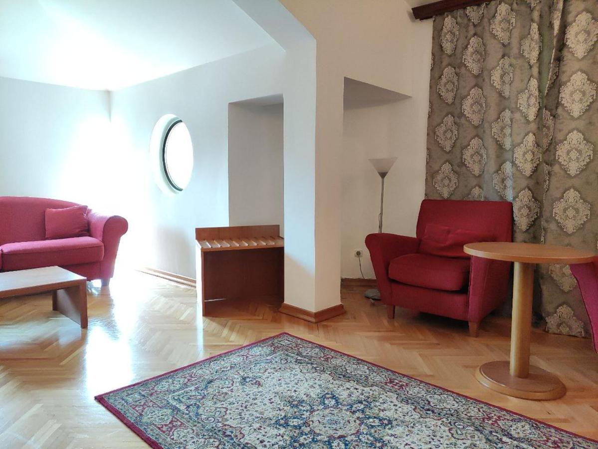 Hotel Ambasador Podgorica Bagian luar foto