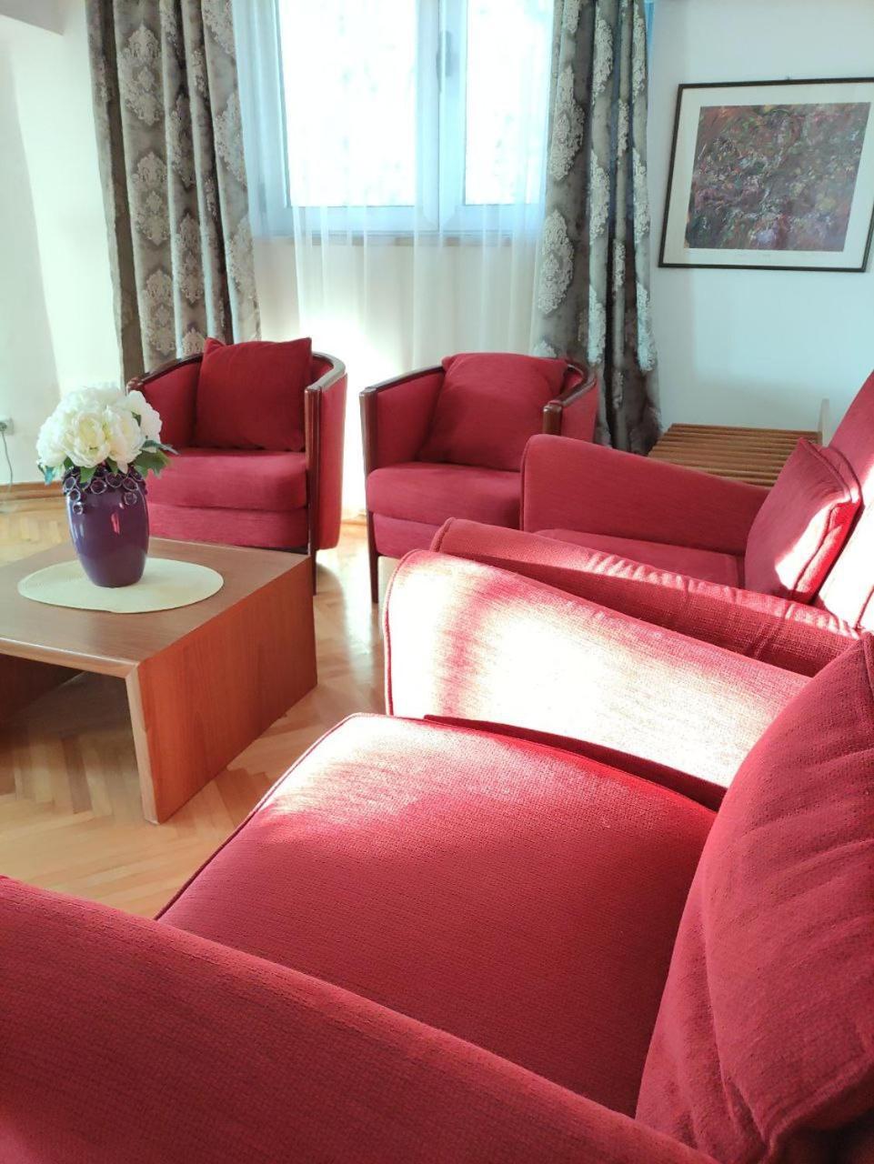 Hotel Ambasador Podgorica Bagian luar foto