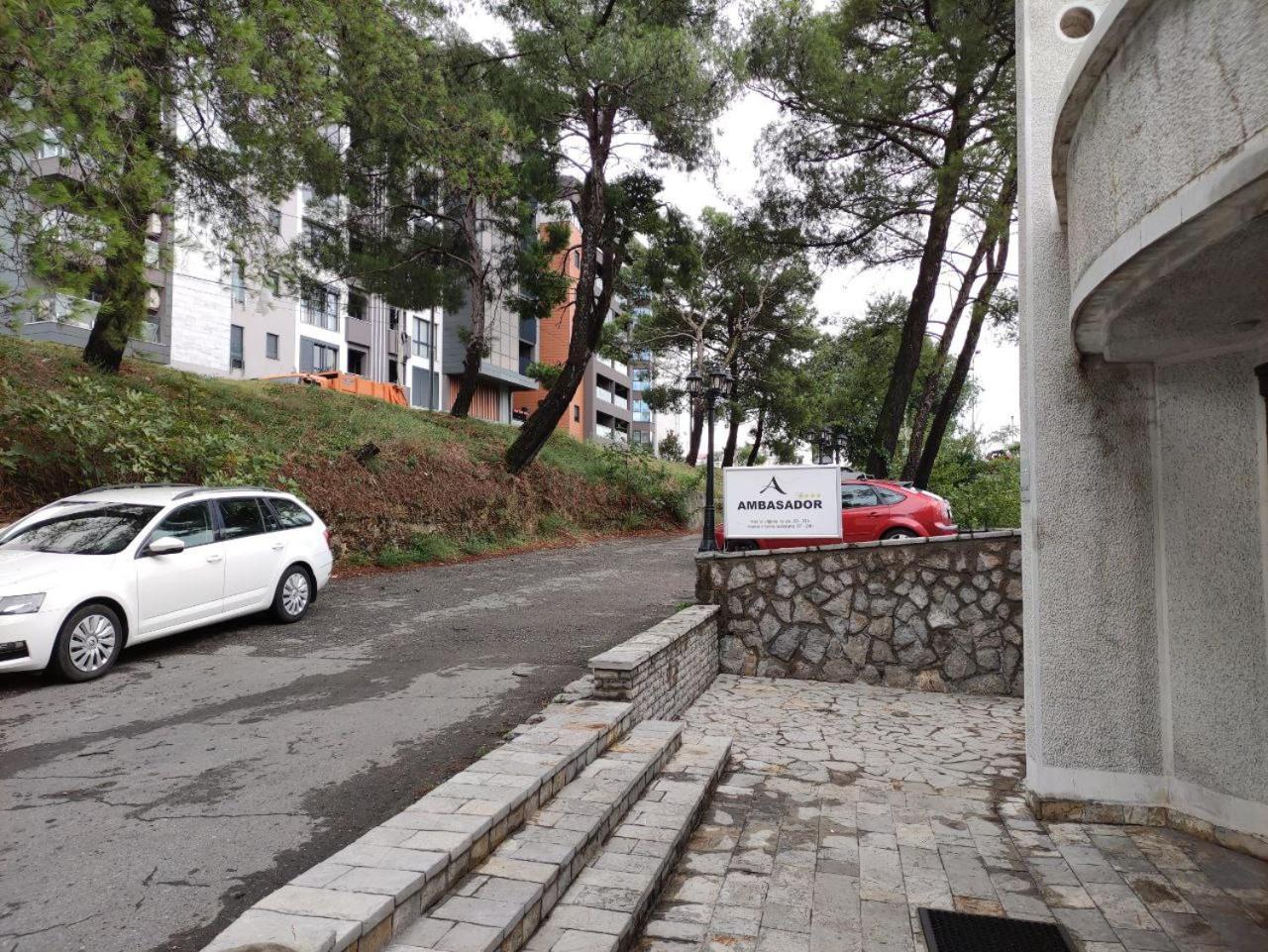 Hotel Ambasador Podgorica Bagian luar foto