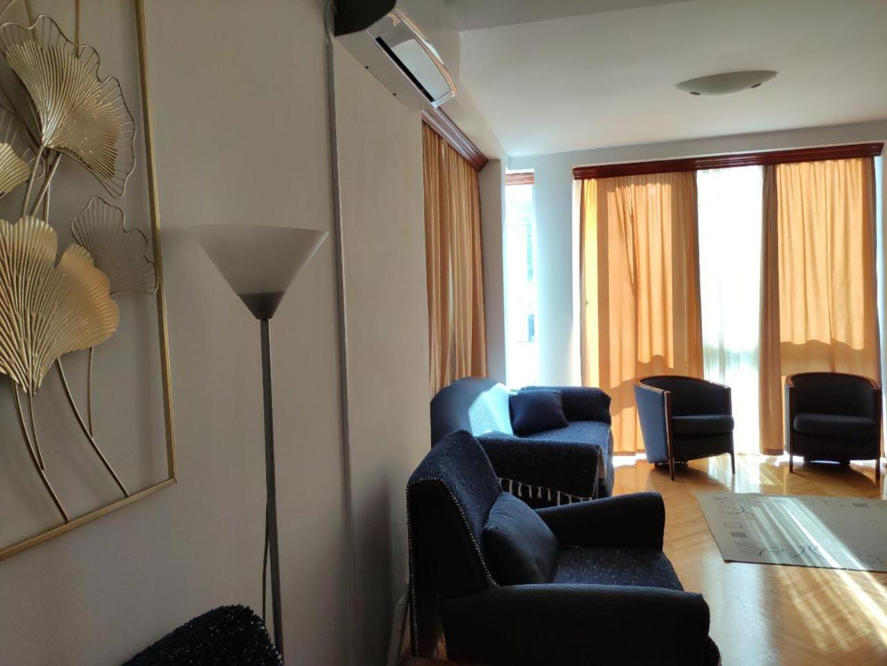 Hotel Ambasador Podgorica Bagian luar foto
