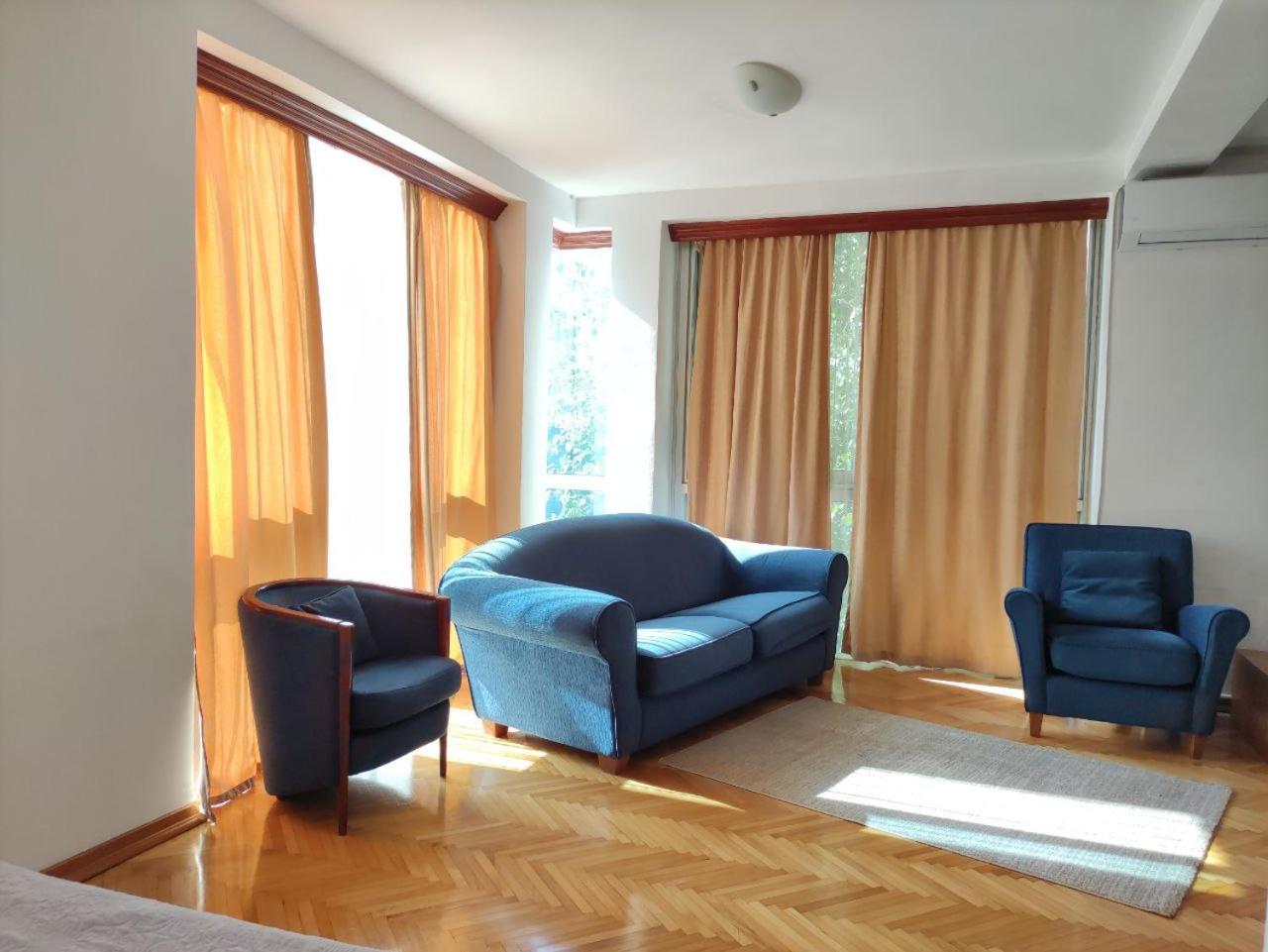 Hotel Ambasador Podgorica Bagian luar foto