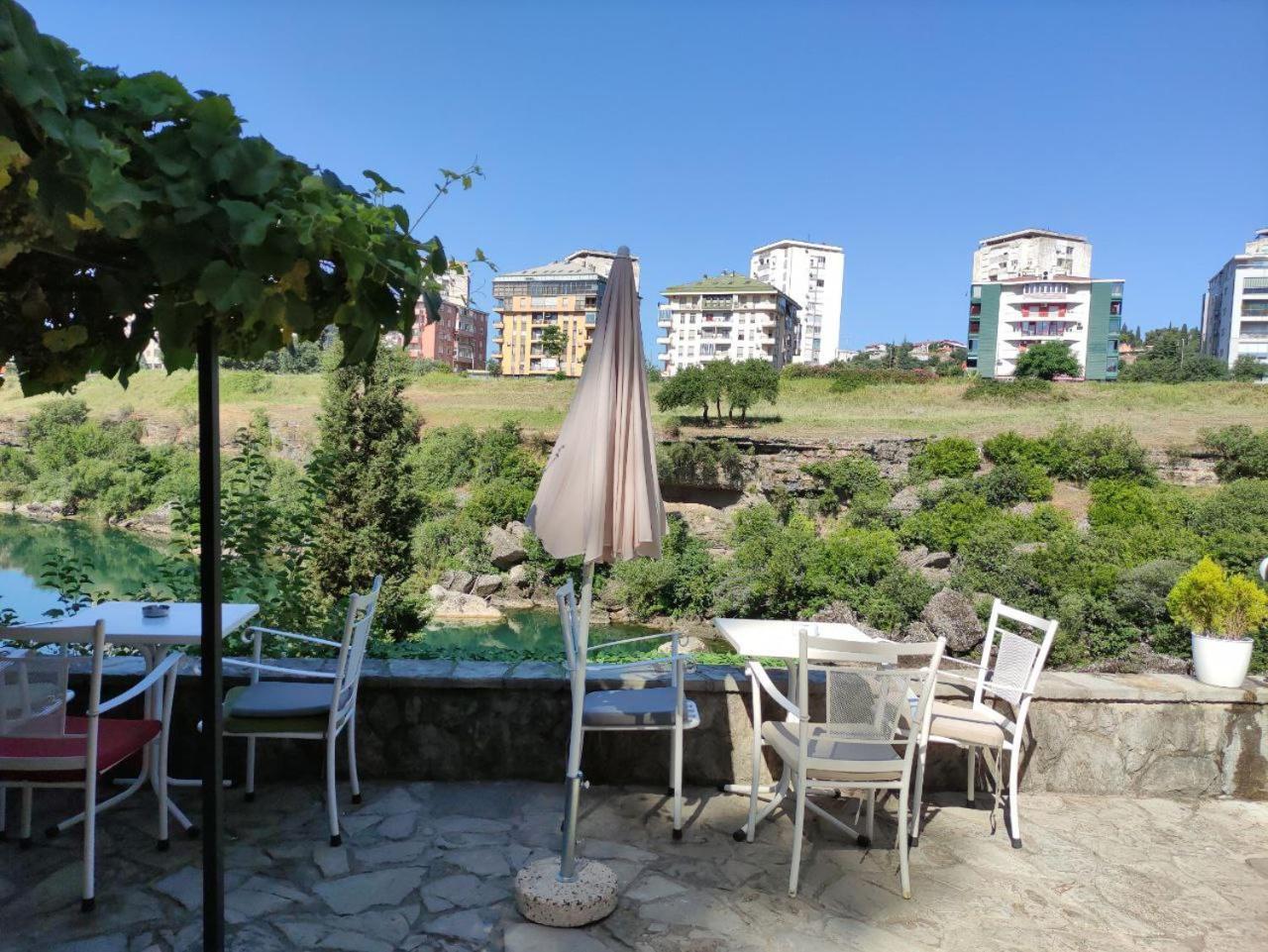 Hotel Ambasador Podgorica Bagian luar foto